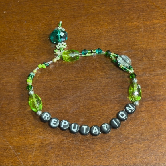 Green Beaded reputation Bracelet - Picture 9 of 9